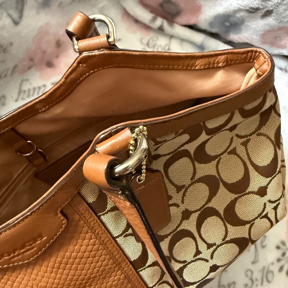 COACH F31444 Signature Snakeskin Stripe Saddle Tote Khaki Shoulder Bag EUC - Picture 10 of 16